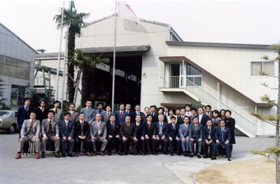 社員集合写真
社員集合写真