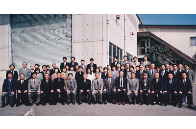 創立40周年　社員集合写真